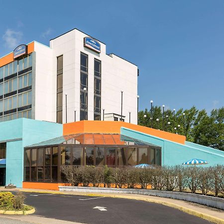 Howard Johnson By Wyndham Williamsburg Norge Екстериор снимка
