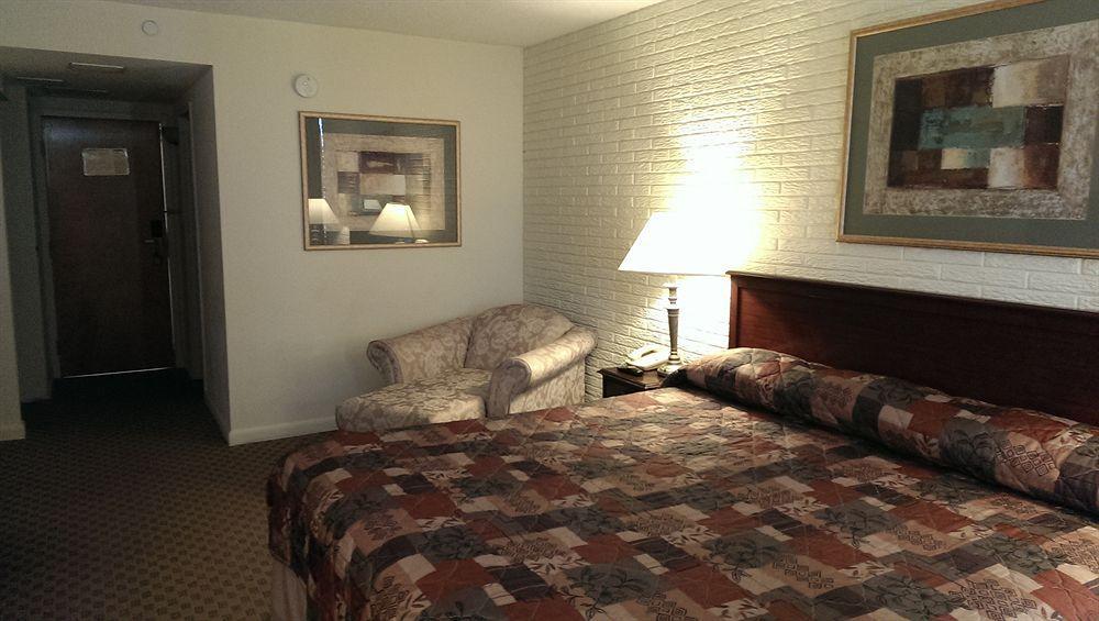 Howard Johnson By Wyndham Williamsburg Norge Екстериор снимка