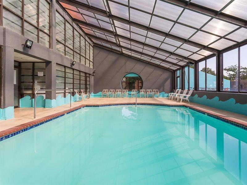 Howard Johnson By Wyndham Williamsburg Norge Екстериор снимка