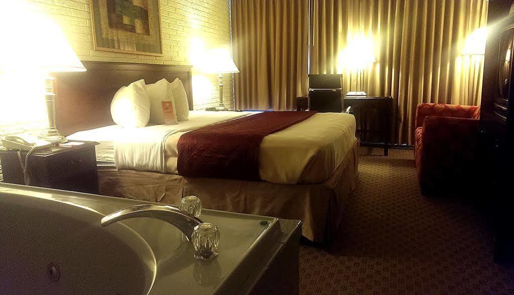 Howard Johnson By Wyndham Williamsburg Norge Екстериор снимка